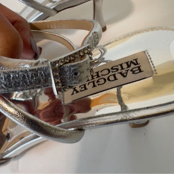 Badgley Mischka Loyalty Silver Knotted Ankle Strap Neutral Sandals Size 6.5 - Picture 5 of 9